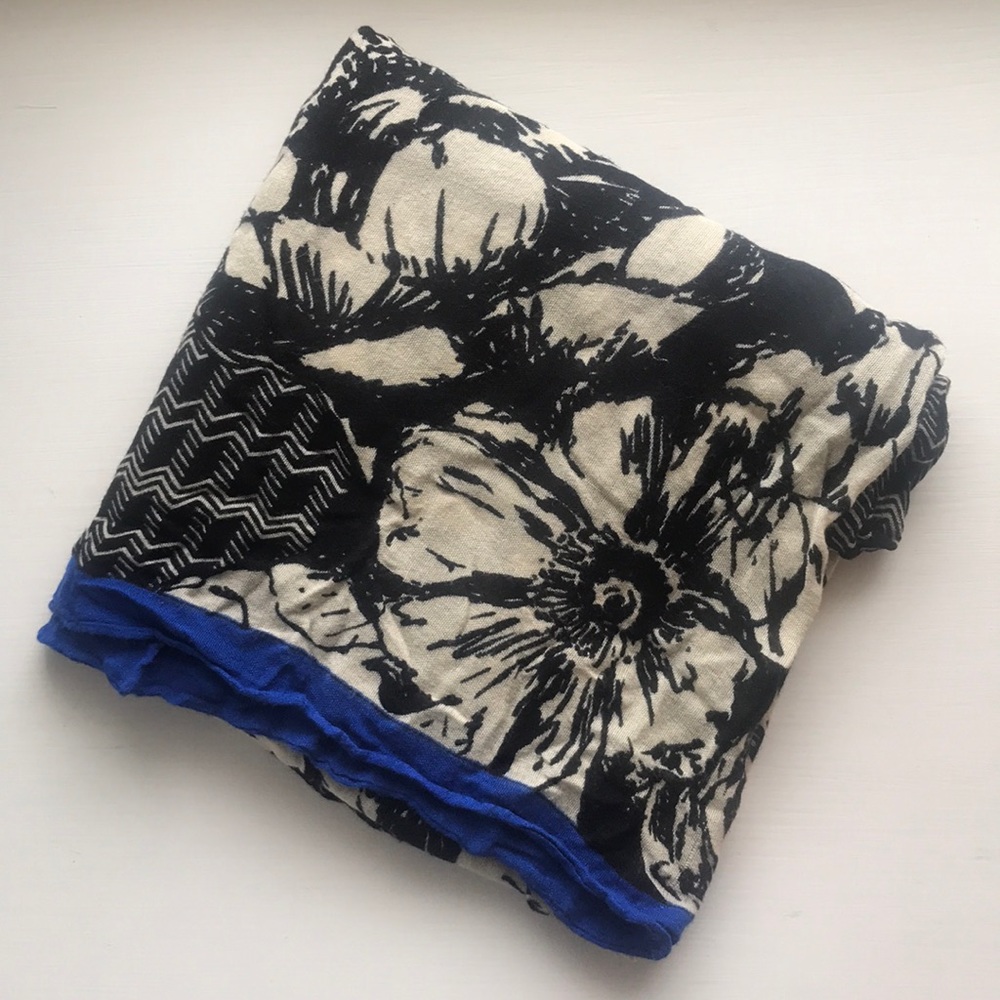 Stella & Dot printed scarf with matching bag